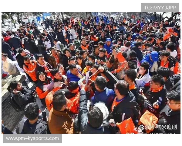 球迷组织庆祝支持球队行程十年